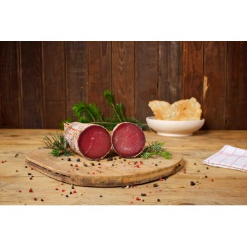 Bresaola di manzo su tagliere Bresaola di manzo su tagliere