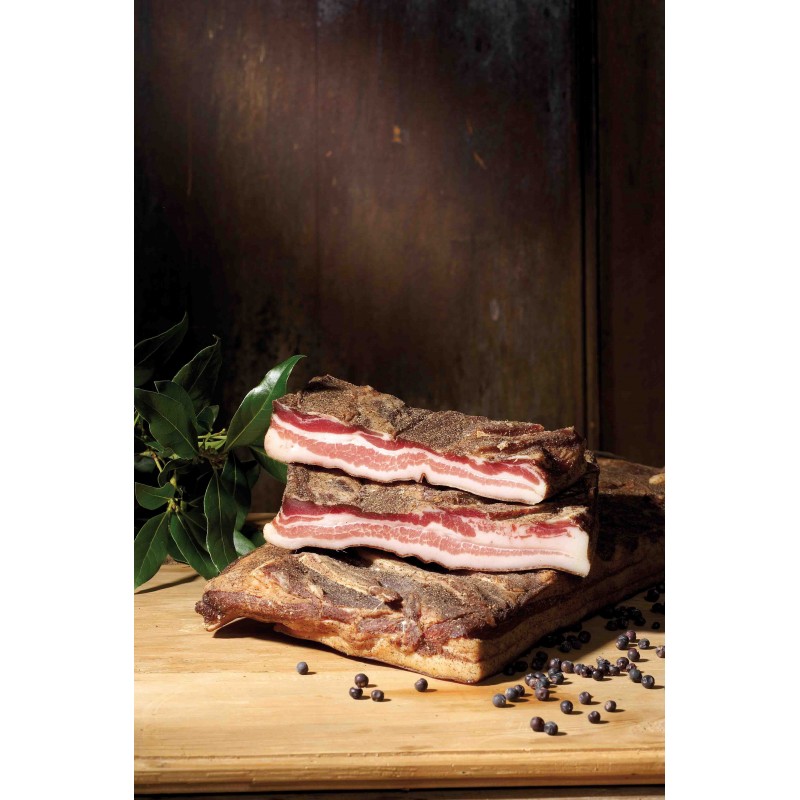 pancetta su tagliere