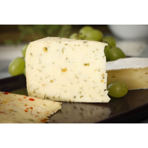 Formaggio con Fieno greco con Formaggio ai Peperoni e Timo (sinistra) e Camembert (destra)