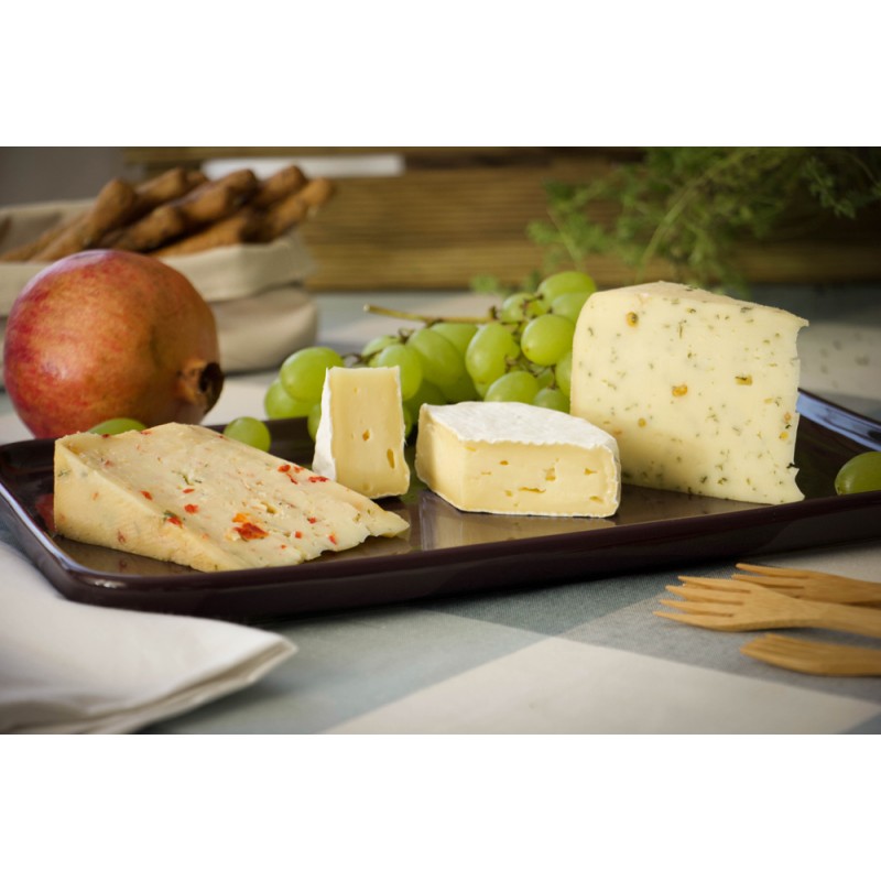 Da sinistra: Formaggio Peperoni e Timo, Camembert, Formaggio con Fieno Greco