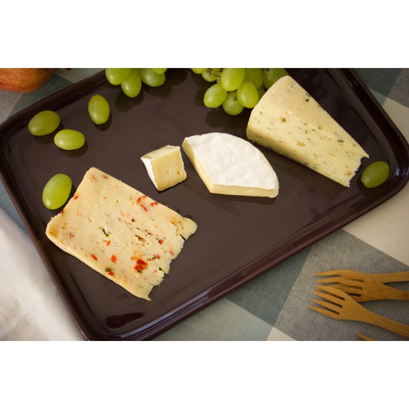 Formaggio con Peperoni dolci e Timo, Camembert e Formaggio al fieno Greco