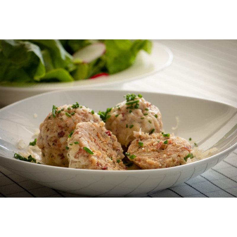 Canederli allo Speck con Parmigiano, burro fuso e erba cipollina