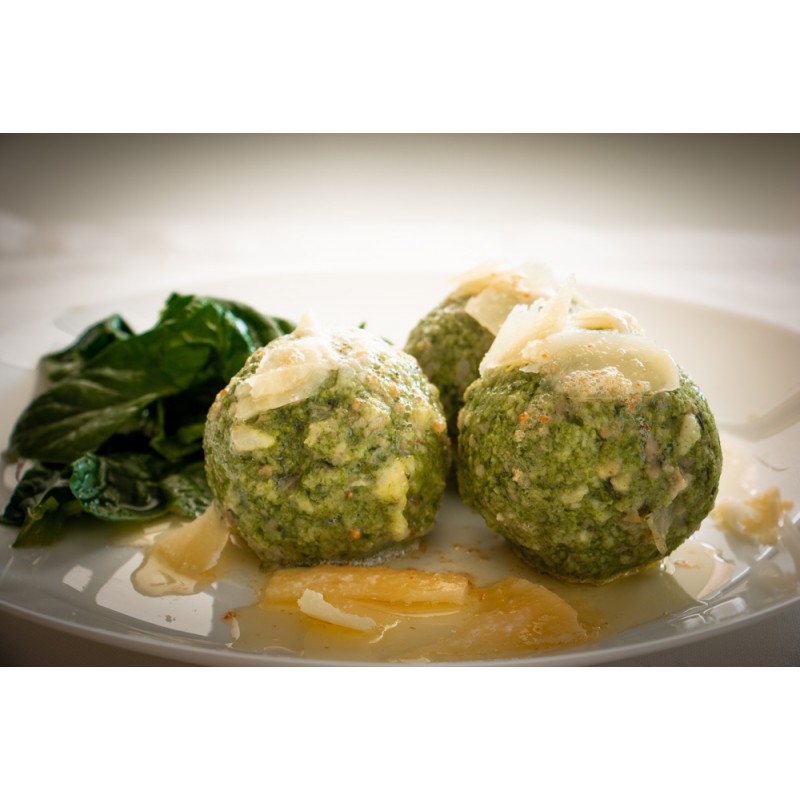 Canerderli agli spinaci con scaglie di parmigiano e burro fuso