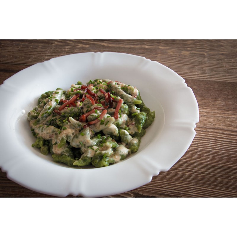Spätzle agli spinaci con panne e speck