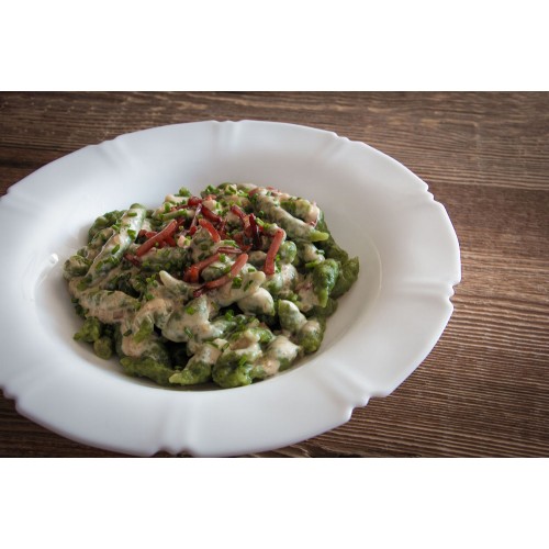 Spätzle agli spinaci con panne e speck