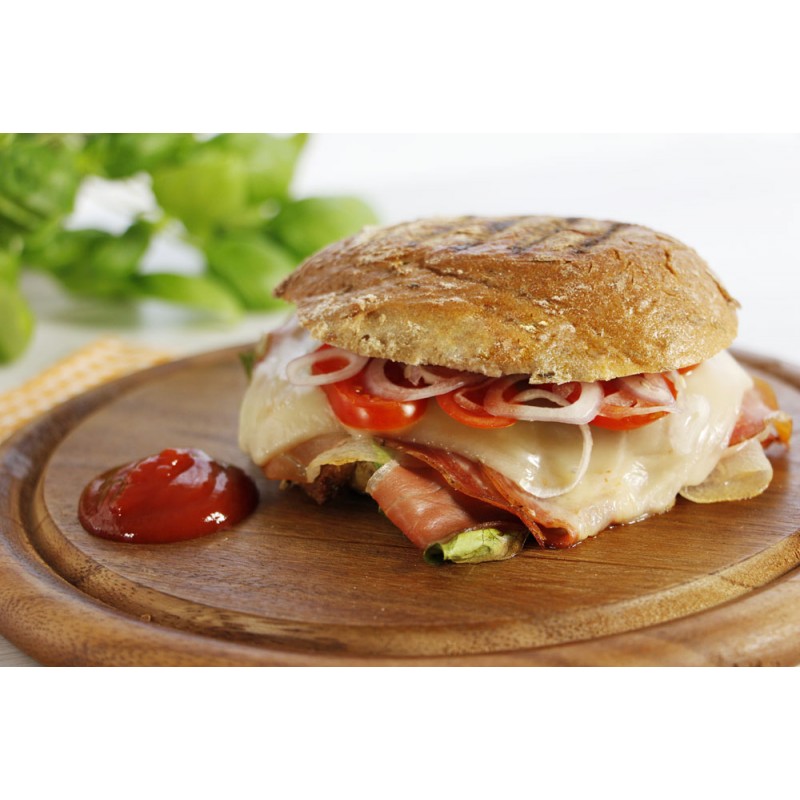 Lo squisito toast del contadino con speck e formaggio di montagna