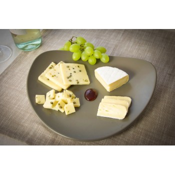 Piatti di formaggi, uva e mostarda Piatti di formaggi, uva e mostarda