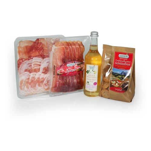 Un kit speciale per sorprendere la persona amata: sciropppo di sambuco per il Hugo, salumi e pane per gli stuzzichini