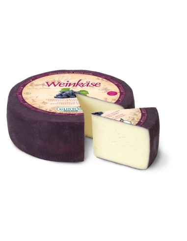 Formaggio affinato con uva nera