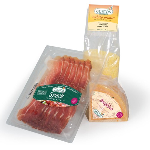 Tutto il necessario per preparare una buona polenta con speck e formaggio