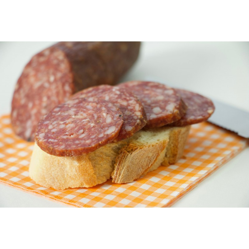 Salame di capriolo su pane bianco