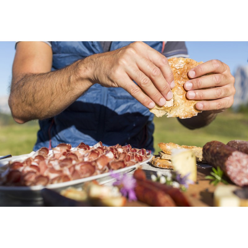 Lo Schüttelbrot si gusta al meglio con lo Speck