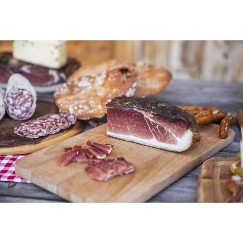 Speck su tagliere