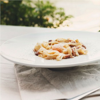 fettuccine allo schüttelbrot con speck e formaggio fettuccine allo schüttelbrot con speck e formaggio