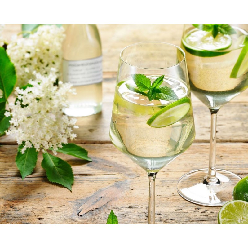 il cocktail hugo a base di sciroppo di sambuco