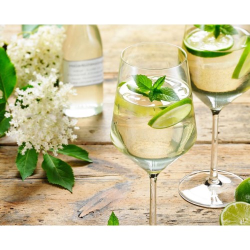 il cocktail hugo a base di sciroppo di sambuco