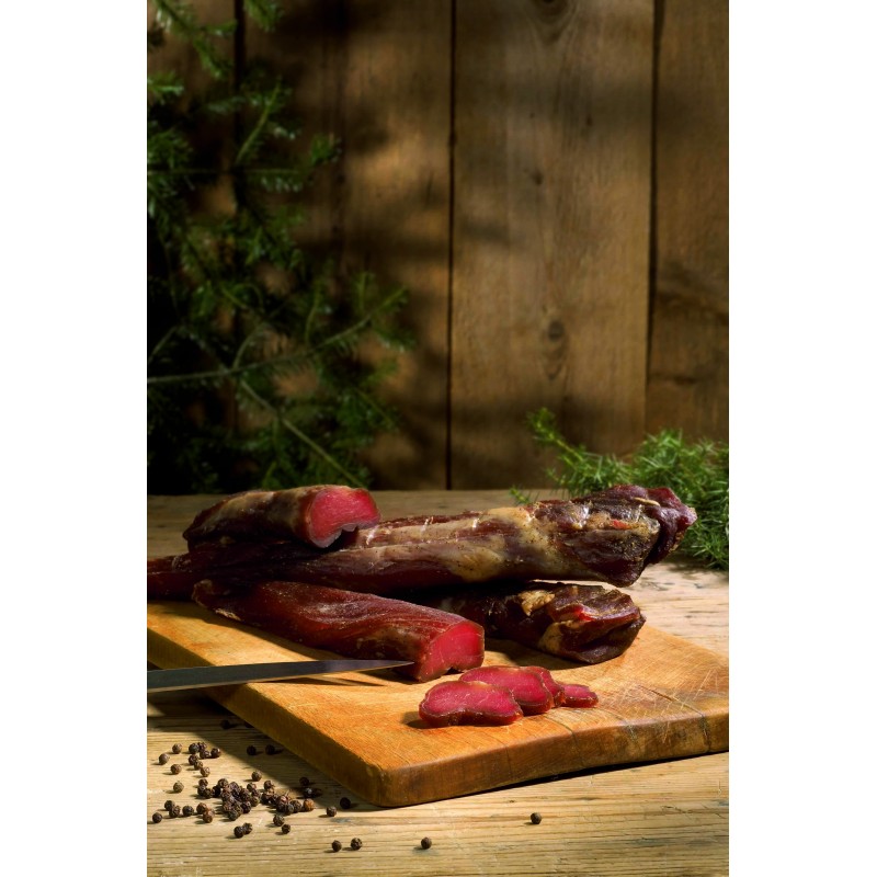 filetto di speck su tagliere