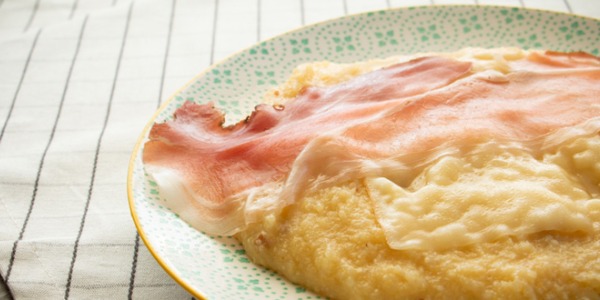 Polenta con Speck e formaggio