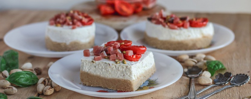 Cheesecake salata con speck, pomodorini confit e pistacchi