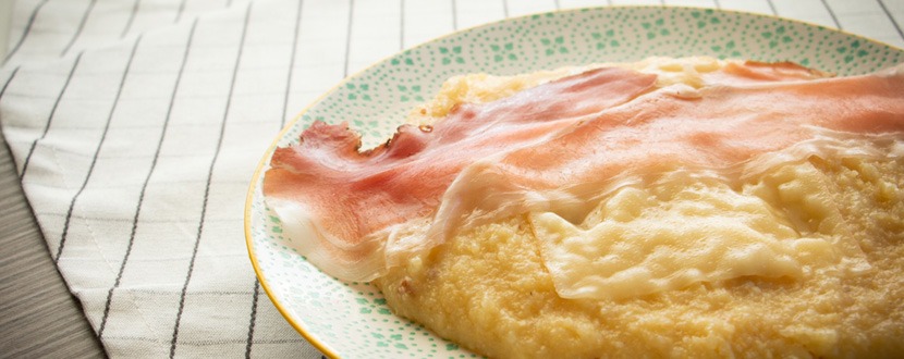 Polenta con Speck e formaggio