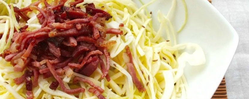 Come si prepara l'insalata di cappuccio con Speck